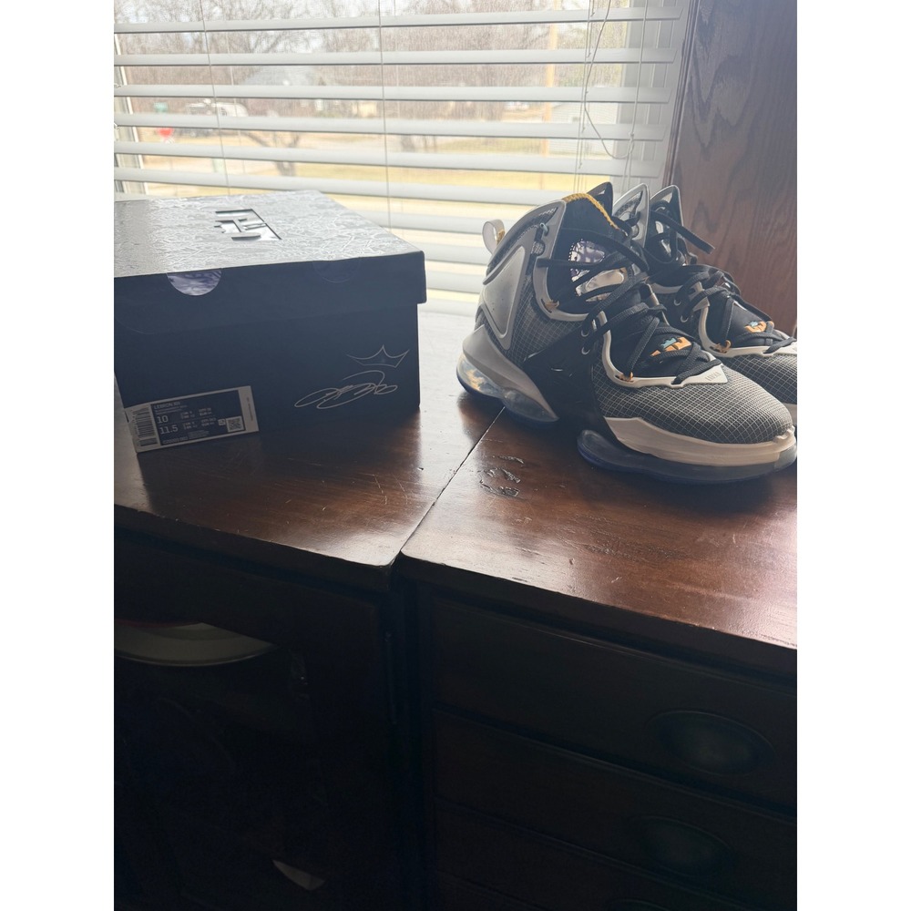 Nike LeBron 19 XIX Black University Gold White CZ0203-002 Mens Size 10 Shoes